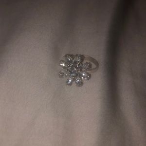 A ring shaped like a flower, color is gold, size 5